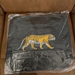 PU leather tiger embroidered handbag handcrafted